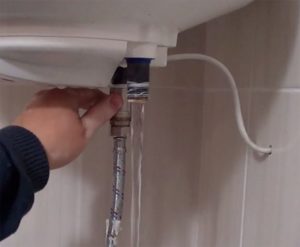 Как слить воду из водонагревателя Термекс на 50 литров: видеоинструкция